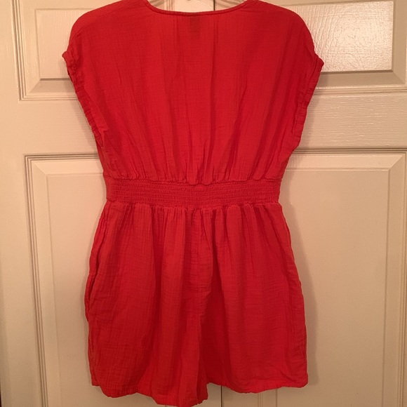 So cute And lightweight! Size S Romper with Pockets! Universal Thread - Picture 4 of 4